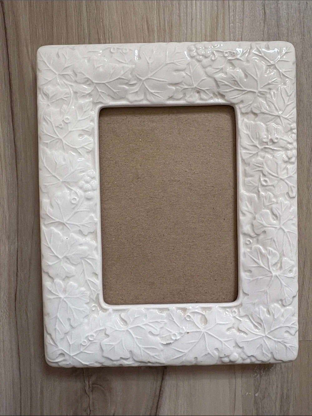 VTG Terragrafics White Ceramic Picture Frame Embossed Ivy Grapevine Velvet Back